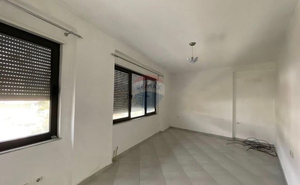 Shitet Apartament 2+1+2 tek Rruga e Elbasanit ID: 530571006-26