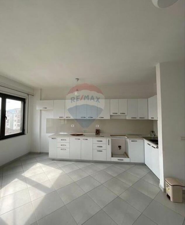 Shitet Apartament 2+1+2 tek Rruga e Elbasanit ID: 530571006-26