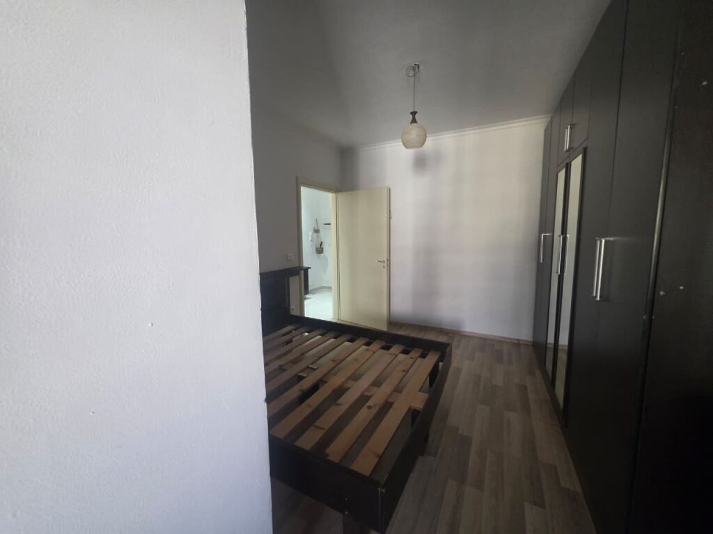 .Shitet Apartament 2+1 Durres prane Ish Urt