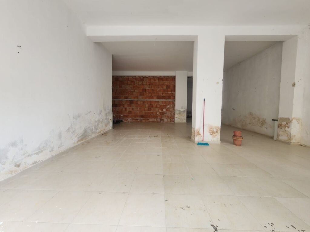 COMMERCIAL SPACE FOR RENT IN FRESK, NEAR THE 17 SHKURTI SCHOOL!
