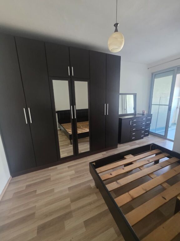 .Shitet Apartament 2+1 Durres prane Ish Urt