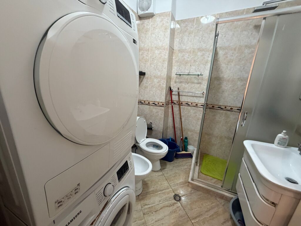 Okazion! 2+1 i mobiluar te kopshti zologjik,258.000 euro