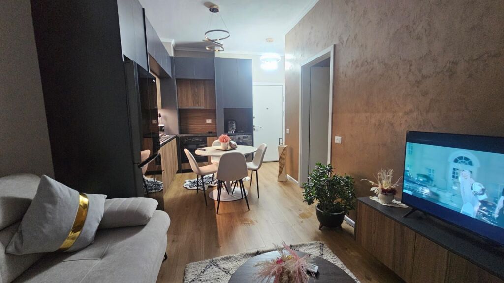 Appartamento 1+1 con balcone  Mangalem Kadiu