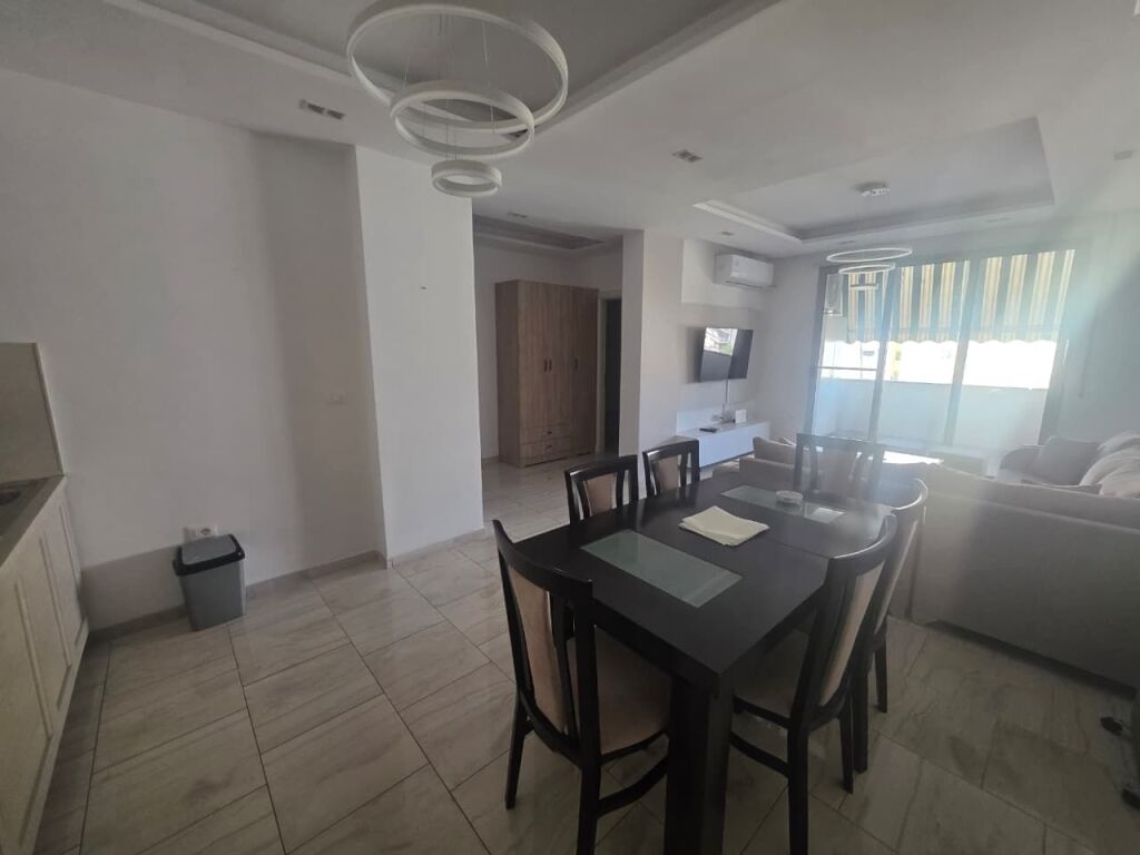 .Shitet Apartament 2+1 Durres prane Ish Urt