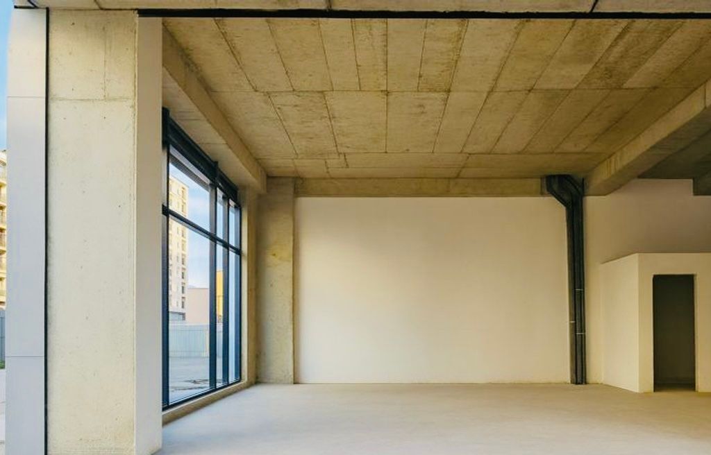 Astir! Commercial Space + Warehouse for rent! Corner, on main road!