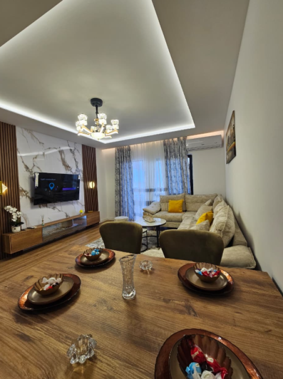 Appartamento 2+1+2 in Vendita – Palazzo con Frecce