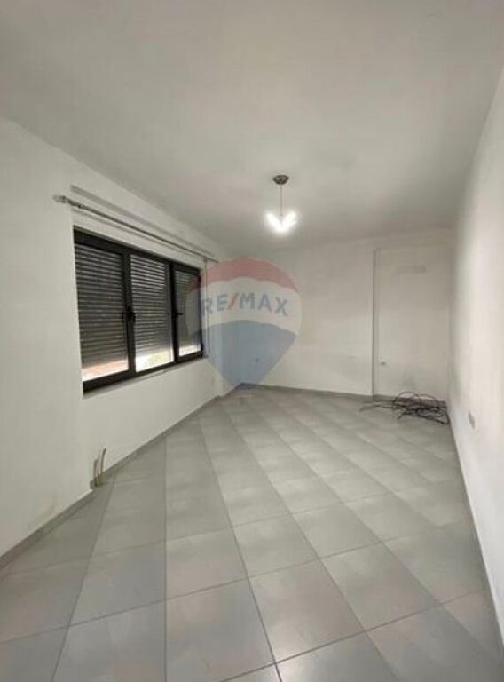 Shitet Apartament 2+1+2 tek Rruga e Elbasanit ID: 530571006-26
