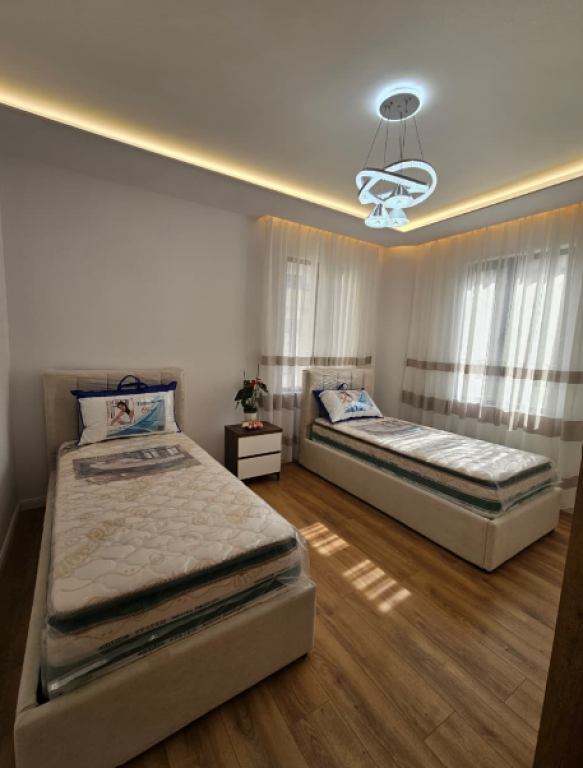 Appartamento 2+1+2 in Vendita – Palazzo con Frecce