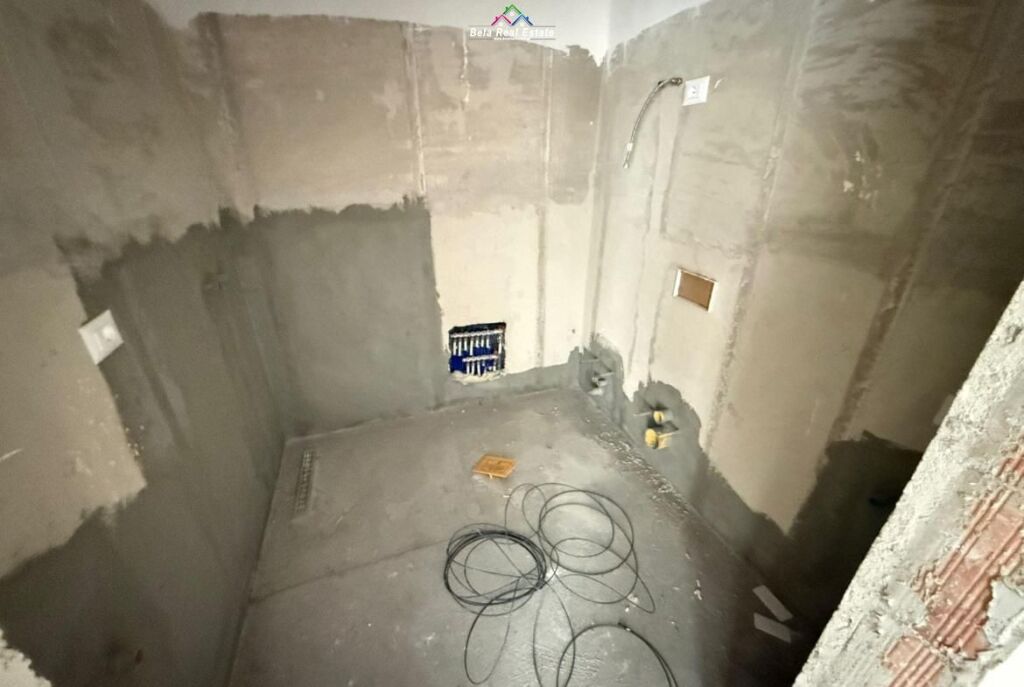 Appartamento in Vendita 2+1+2 a Xhamllik (ID B120838) Tirana