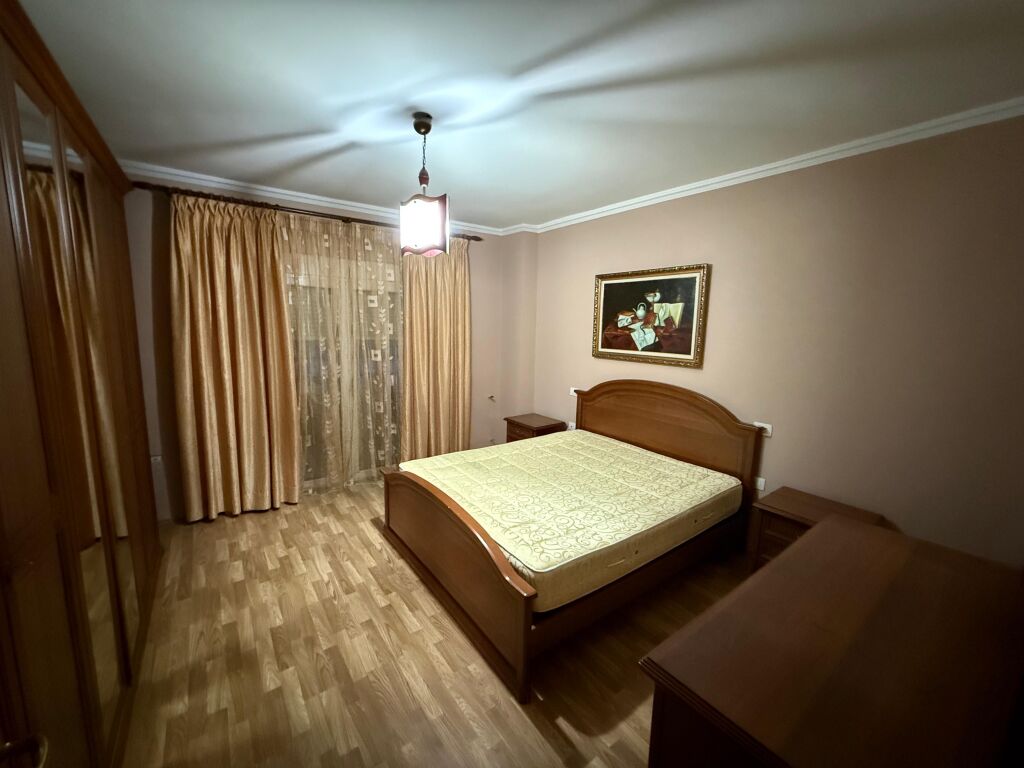 📣 QERA Apartament 1+1 📍 Prane Gjimnazit "Petro Nini Luarasi" ✨   🏢 Ndertim i Ri  🪜 Kati 8 (Me Ashensor)  🛋️ Totalisht i Mobiluar   💶 Cmimi 60.000 Leke/Muaj i Pa Diskutueshem