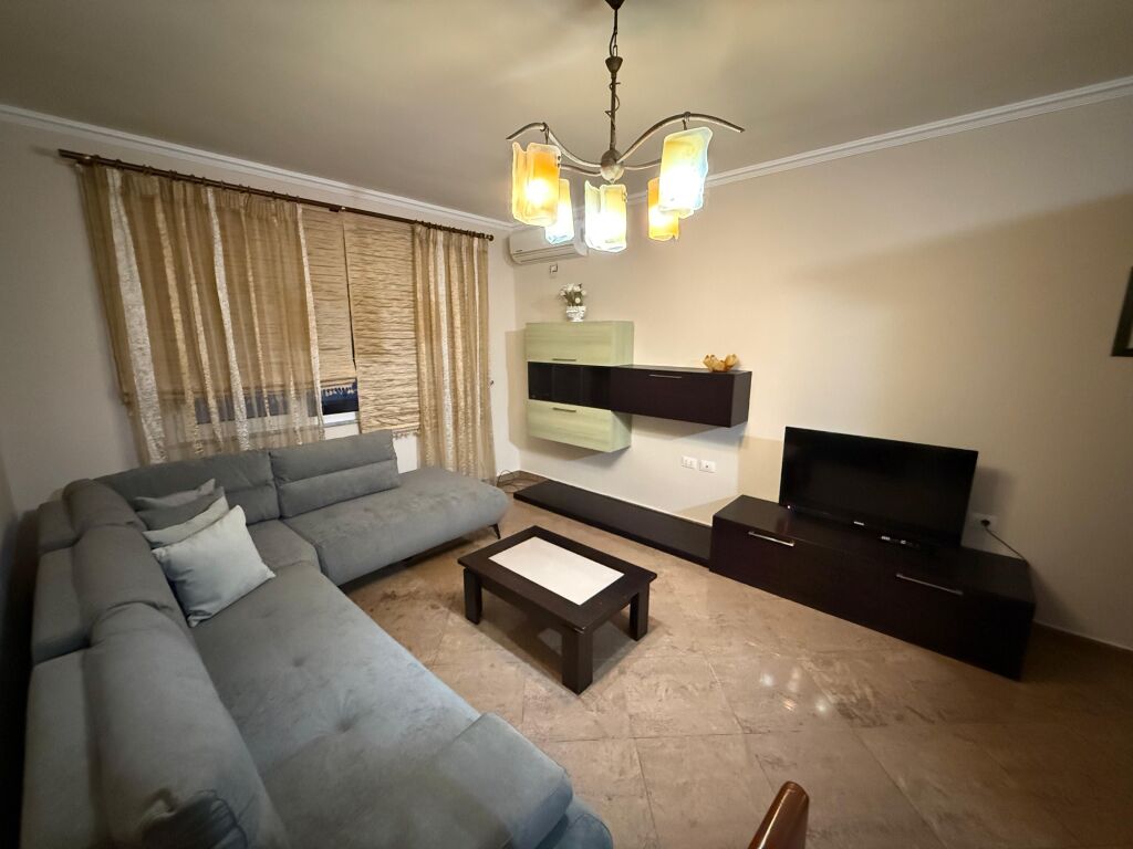 📣 QERA Apartament 1+1 📍 Prane Gjimnazit "Petro Nini Luarasi" ✨   🏢 Ndertim i Ri  🪜 Kati 8 (Me Ashensor)  🛋️ Totalisht i Mobiluar   💶 Cmimi 60.000 Leke/Muaj i Pa Diskutueshem