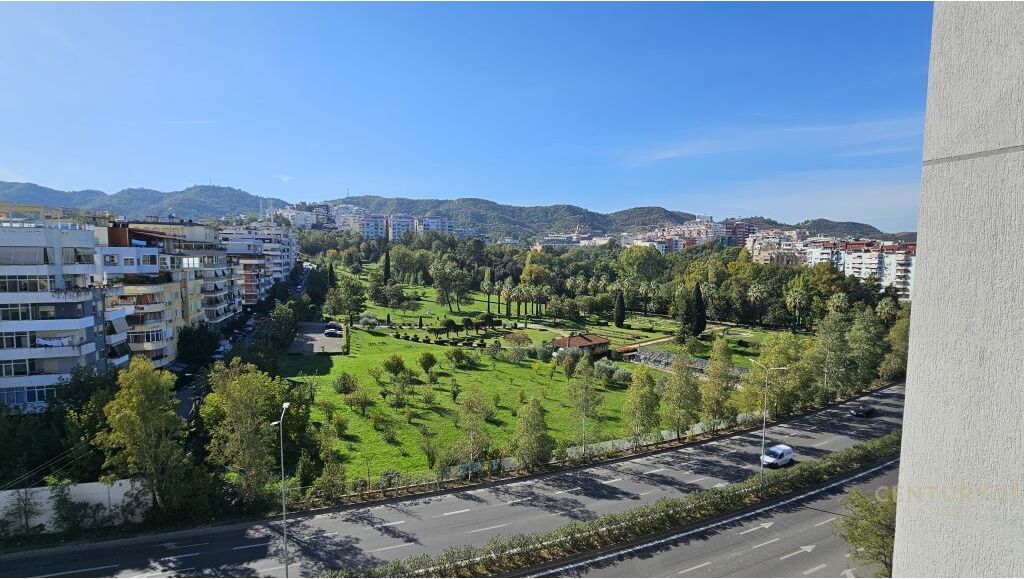 🏢 Super Ambiente 422 m^2 al Giardino Botanico – Ideale per il Tuo Business! 🌟