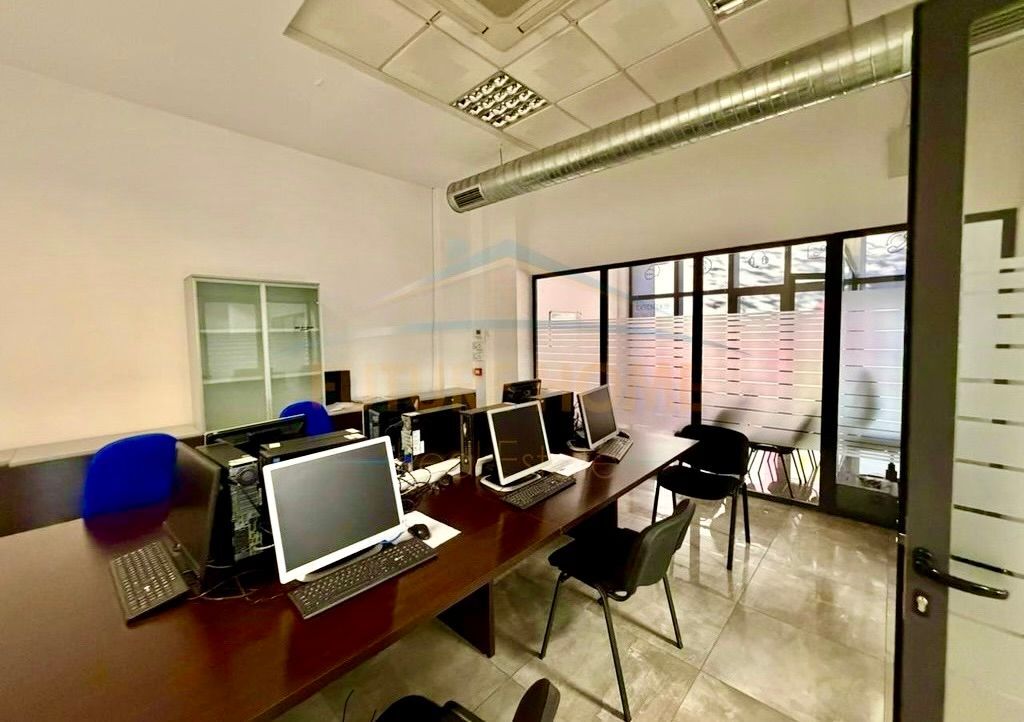 🏢 Super Spazio Commerciale 412 m^2 in Affitto a Selvia – Rruga e Dibrës! 🌟