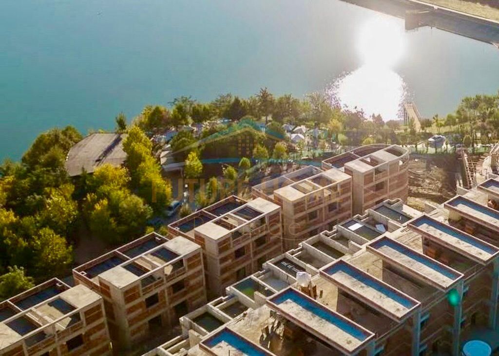 🦢 Villa Esclusiva con Piscina a "Swan Lake Residence" – Sul Lago di Farka! 🌊