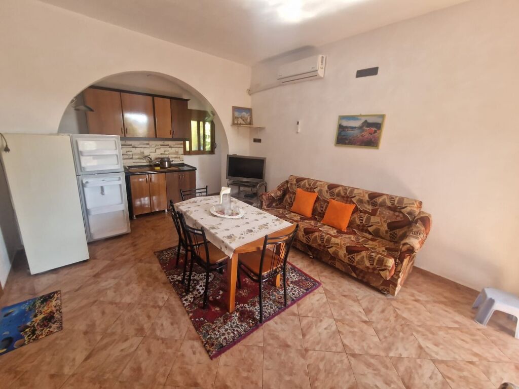 Super opportunità di investimento! Villa su 3 piani in vendita a Plepat vicino a Villa Pascucci!