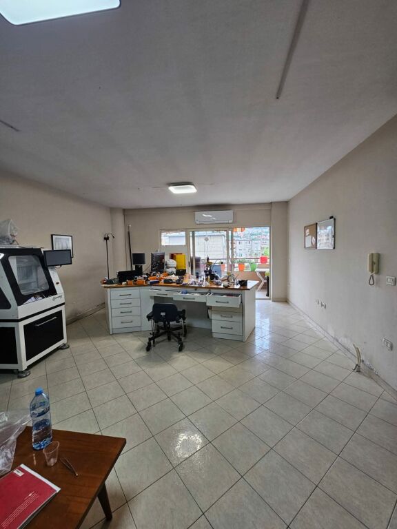 Shitet Apartament 102.5 m² - Zona Pallati me Shigjeta