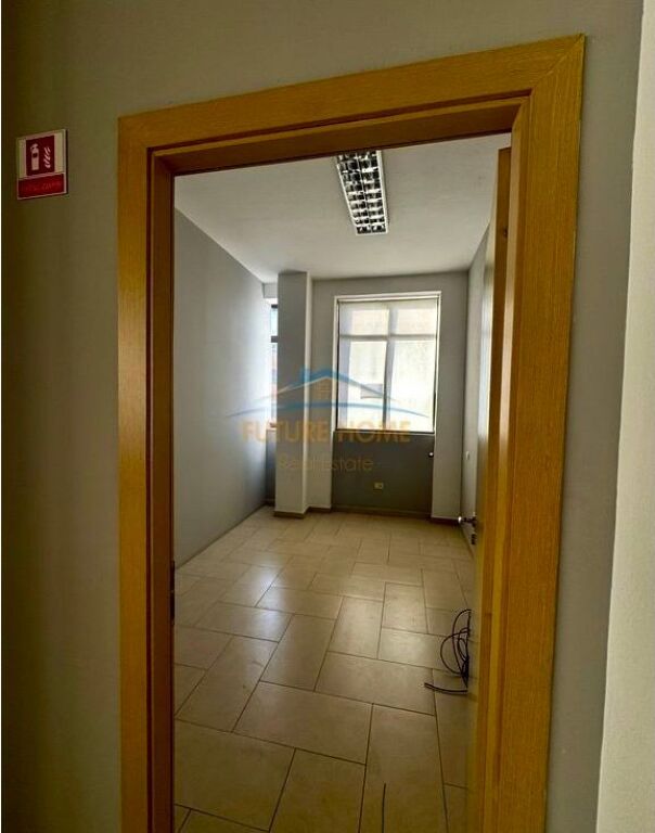🏢 Super Ambient Biznesi 350 m^2 me Qera – Rruga e Elbasanit! 🇺🇸
