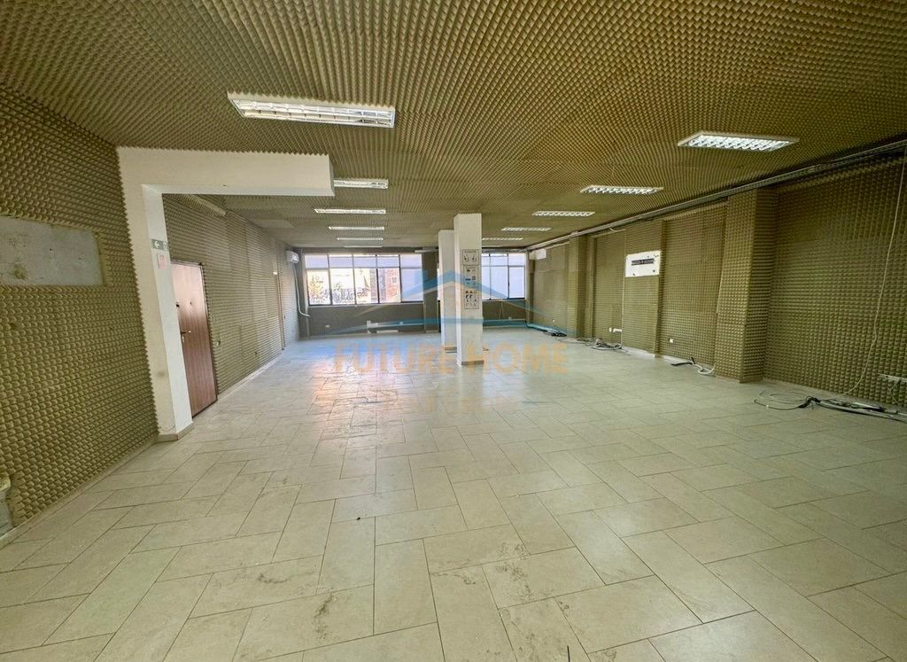 🏢 Super Ambient Biznesi 350 m^2 me Qera – Rruga e Elbasanit! 🇺🇸