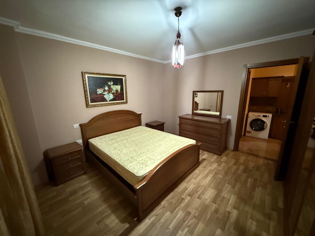 📣 QERA Apartament 1+1 📍 Prane Gjimnazit "Petro Nini Luarasi" ✨   🏢 Ndertim i Ri  🪜 Kati 8 (Me Ashensor)  🛋️ Totalisht i Mobiluar   💶 Cmimi 60.000 Leke/Muaj i Pa Diskutueshem