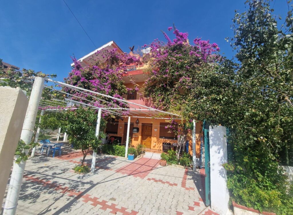 Super opportunità di investimento! Villa su 3 piani in vendita a Plepat vicino a Villa Pascucci!