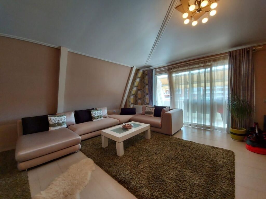 📣 QERA Apartament 3+1 Me 2 Tualete Dhe 2 Poste Parkimi 📍 Fresk, Rruga e Teleferikut ✨   🏢 Ndertim i Ri (Me Ashensor)  📐 Siperfaqe Totale 150 m2  🛋️ Mobiluar Me Kushte Bashkekohore   💶 Cmimi 700 Euro