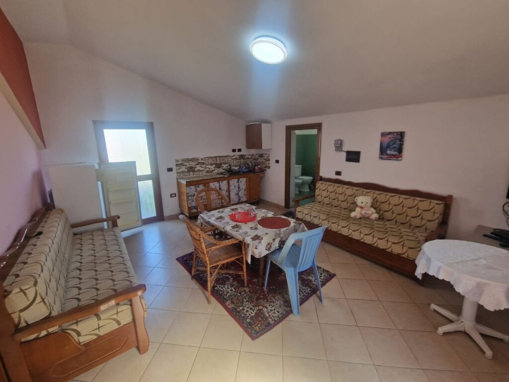 Super opportunità di investimento! Villa su 3 piani in vendita a Plepat vicino a Villa Pascucci!