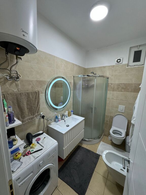 📣 QERA Apartament 2+1 📍 Kinostudio, Prane Komisariatit ✨   🏢 Ndertim i Ri (Me Ashensor)  🛋️ Mobiluar Me Kushte Bashkekohore   💶 Cmimi 700 Euro