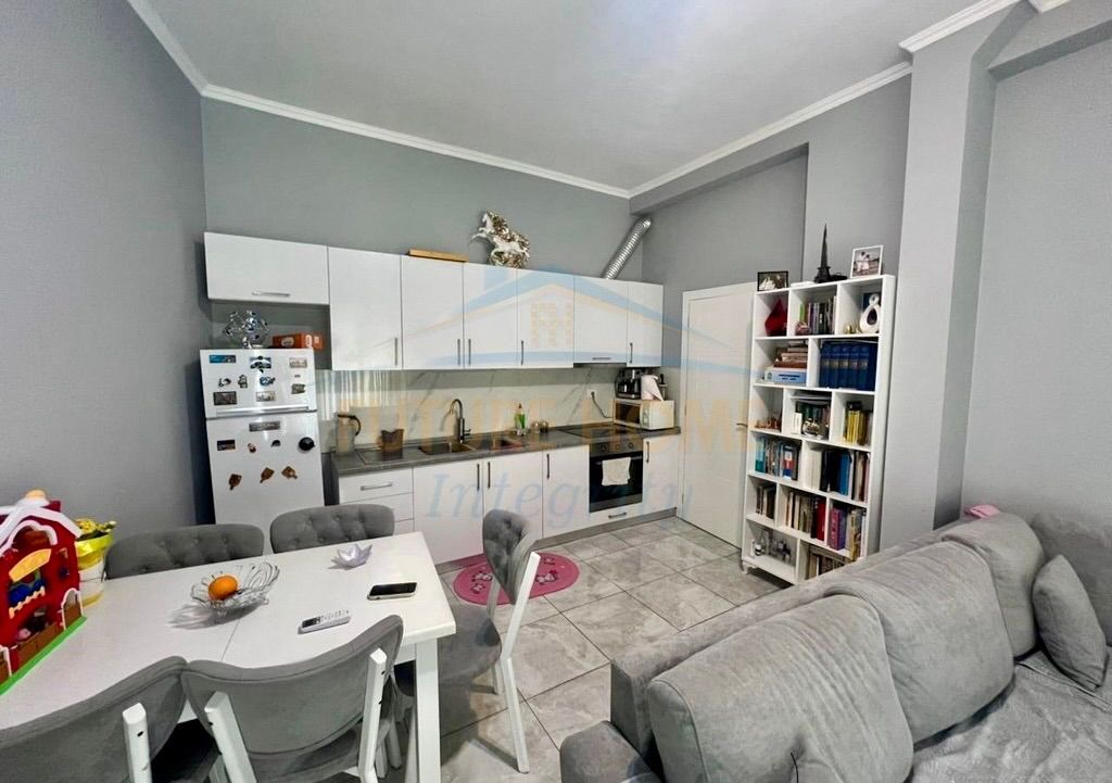 🏡 2+1 i Mobiluar me Hipotekë te Fresku – Gati për Banim! 🔑