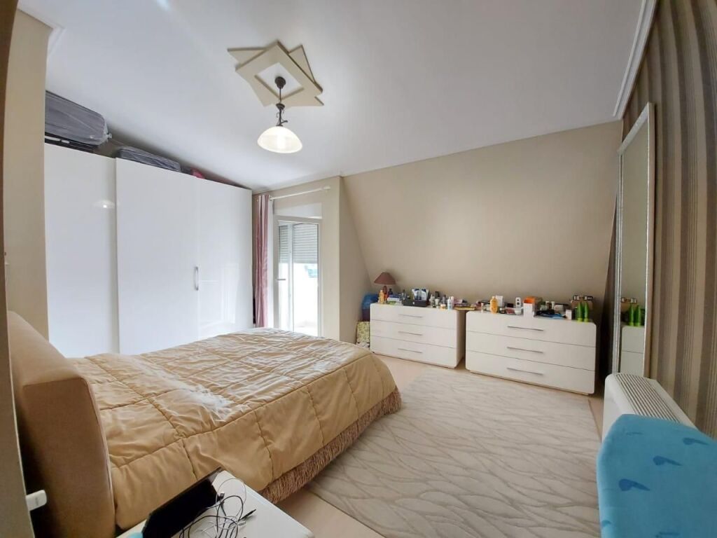 📣 QERA Apartament 3+1 Me 2 Tualete Dhe 2 Poste Parkimi 📍 Fresk, Rruga e Teleferikut ✨   🏢 Ndertim i Ri (Me Ashensor)  📐 Siperfaqe Totale 150 m2  🛋️ Mobiluar Me Kushte Bashkekohore   💶 Cmimi 700 Euro