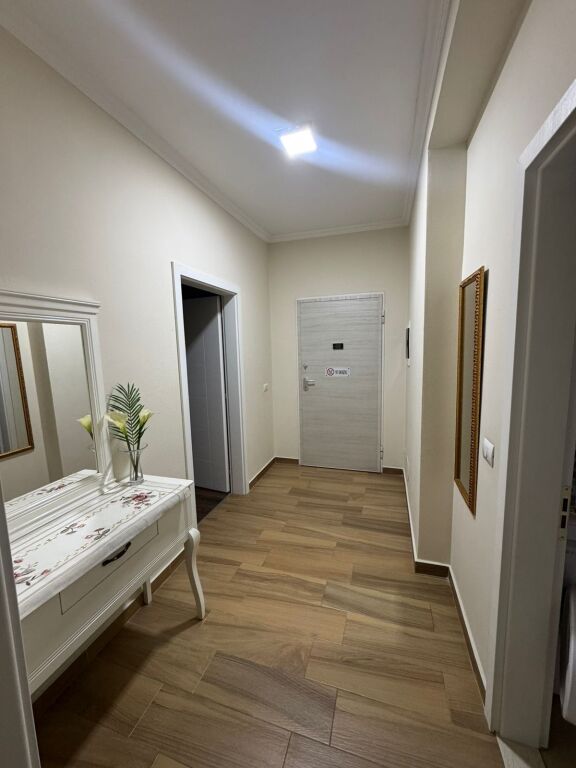 📣 QERA Apartament 2+1 📍 Kinostudio, Prane Komisariatit ✨   🏢 Ndertim i Ri (Me Ashensor)  🛋️ Mobiluar Me Kushte Bashkekohore   💶 Cmimi 700 Euro