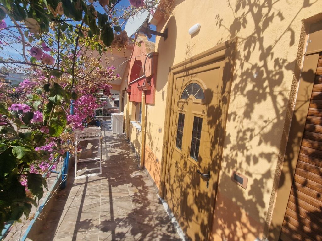 Super opportunità di investimento! Villa su 3 piani in vendita a Plepat vicino a Villa Pascucci!