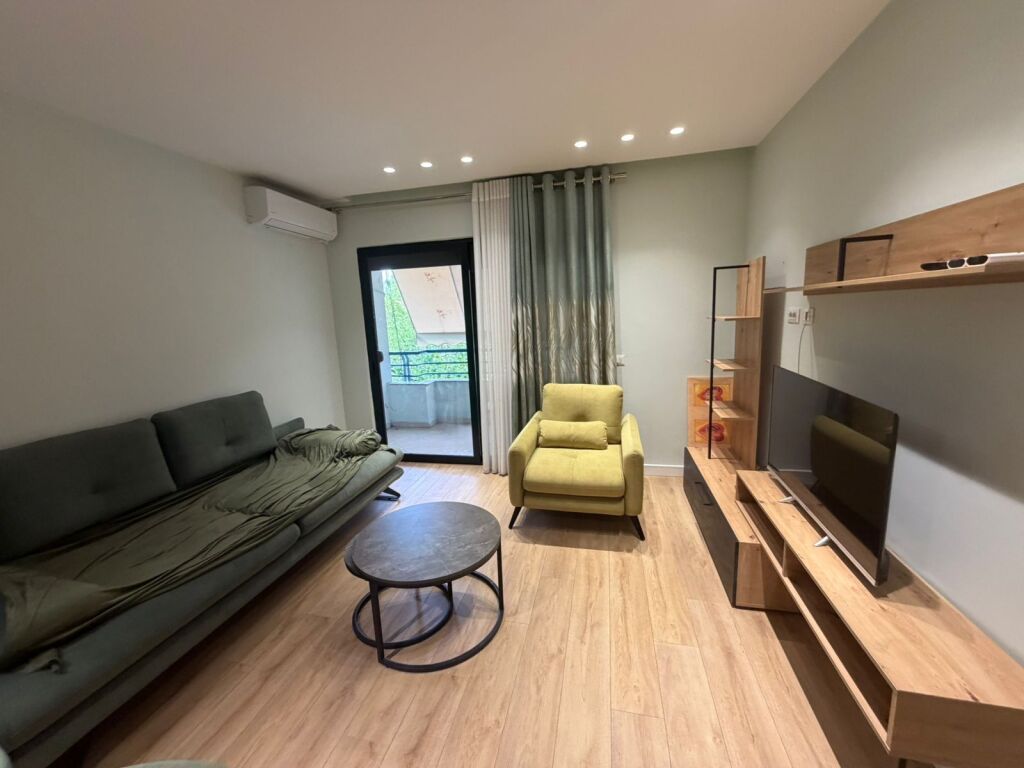 Super 1+1 apartment for rent at Komuna e Parisit