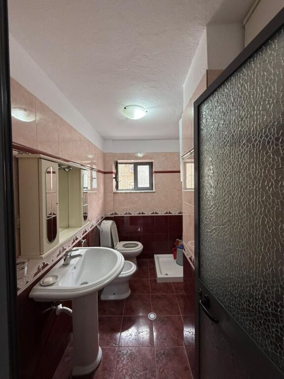 Shitet apartament 2+1 tek Rruga e Elbasanit