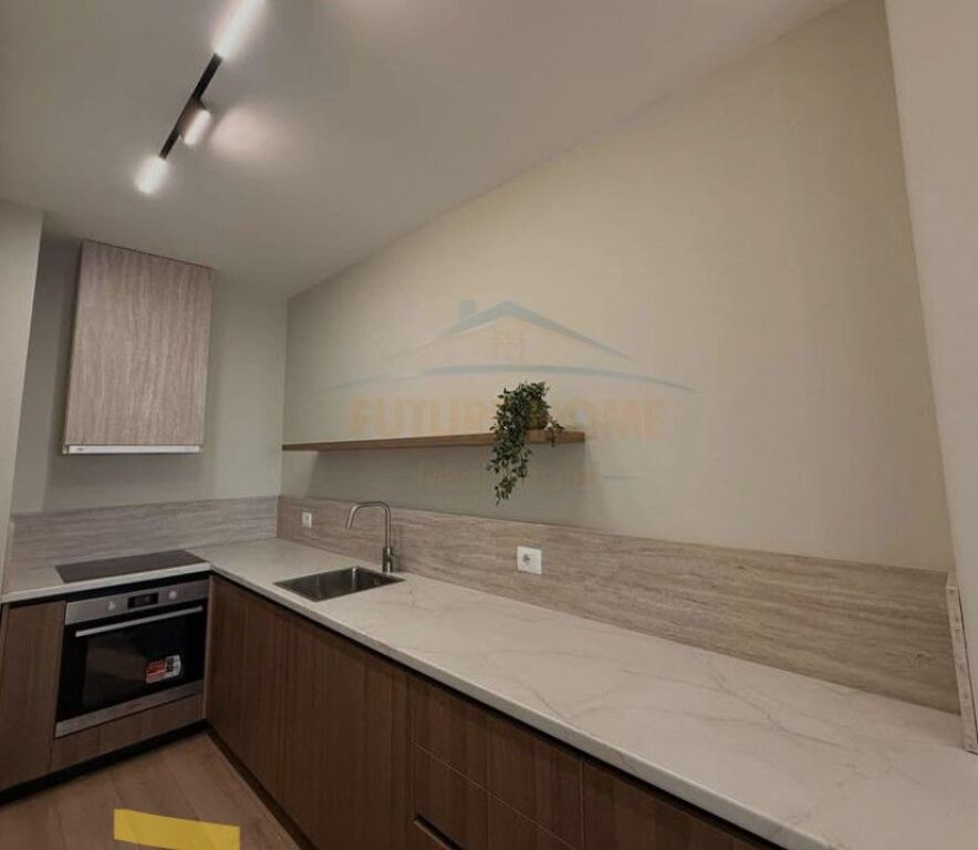 Shitet, Apartament 1+1, Rruga e Barrikadave, Tiranë. 215,000 €