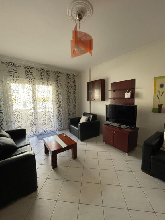 🏡 APARTAMENT ME QERA 1+1 (Pranë Hotel Antalya, Plazh Durrës)