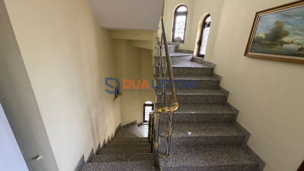 Villa su tre piani in vendita, Don Bosko