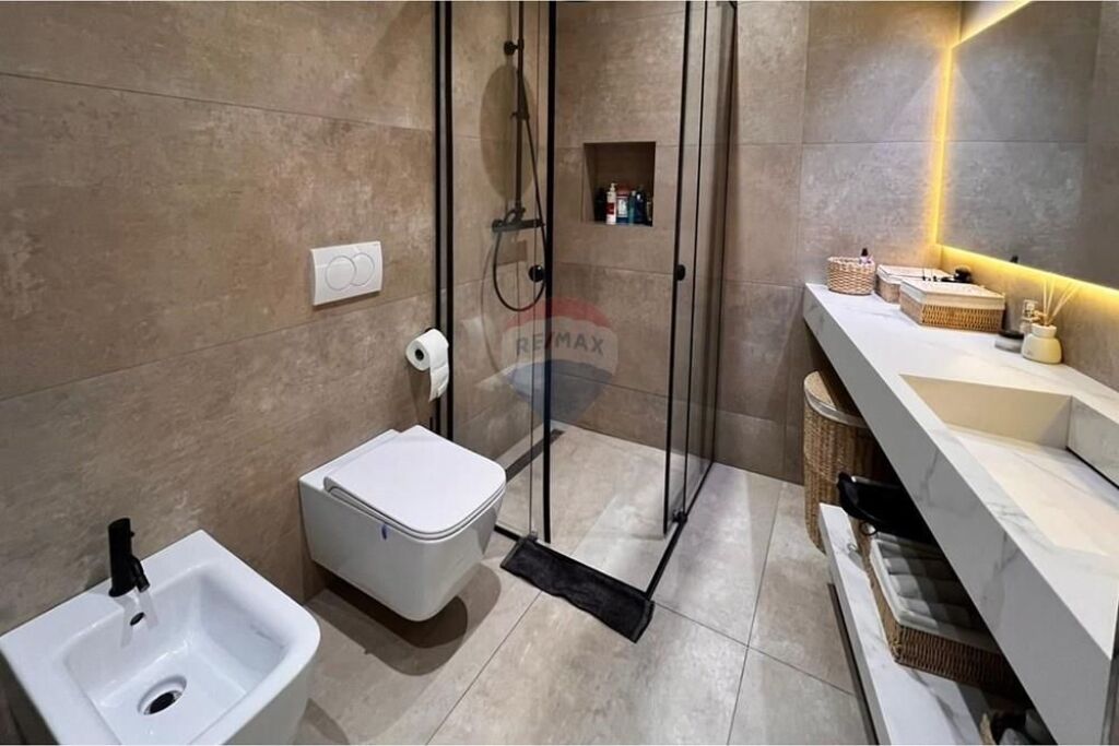Appartamento 3+1+2 in vendita a Lake View!