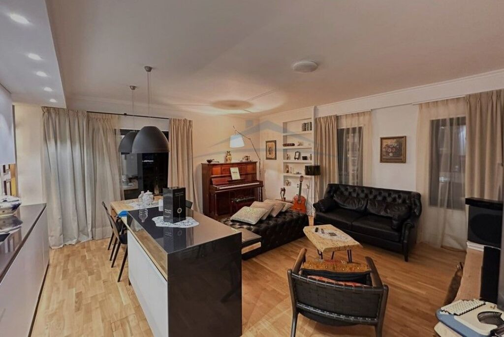 For sale, Apartment 2+1+2, Barrikadave Street, Tirana 350,000 €
