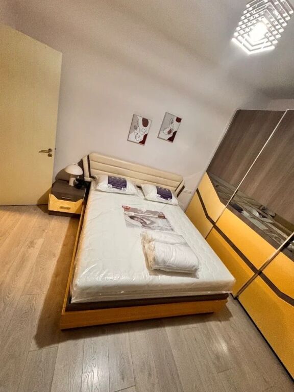 Jepet me qera apartament tek rruga Jordan Misja