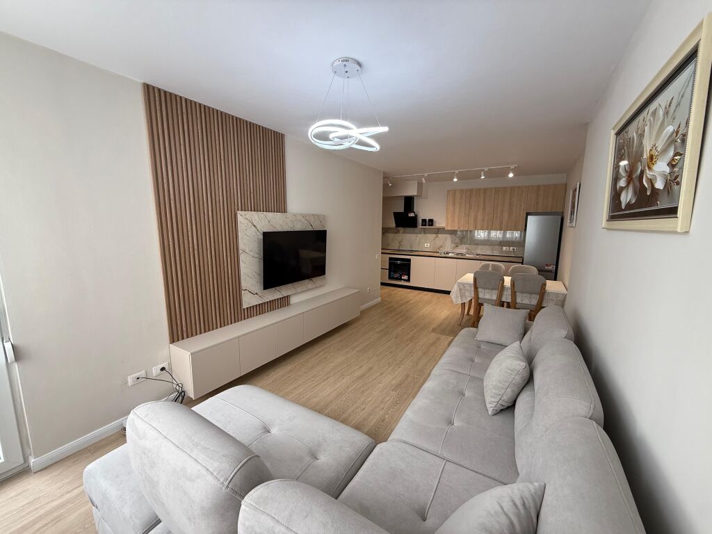📣 QERA SUPER Apartament 1+1 📍 Kompleksi Magnet, Prane 21-Dhjetorit ✨ 🏢 Ndertim i Ri 🪜 Kati 3 (Me Ashensor) 🛋️ Mobiluar Me Kushte Bashkekohore ✅ I Pa Banuar Me Pare 💶 Cmimi 60.000 Leke/Muaj