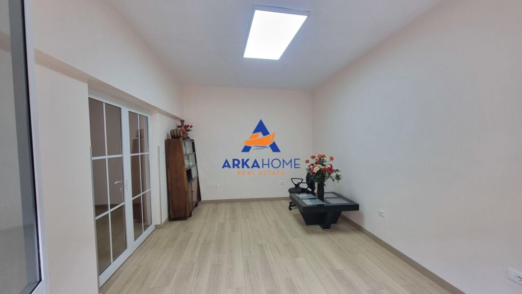 LOCALE COMMERCIALE IN AFFITTO 55M2 "MINE PEZA" 850 EURO