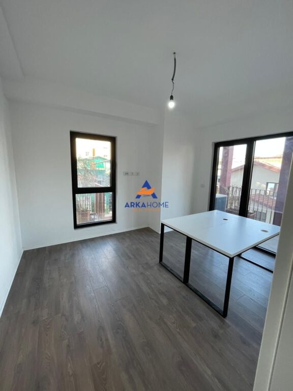 UFFICIO IN AFFITTO 105M2 "VIA KAVAJES" 100.000 LEKE