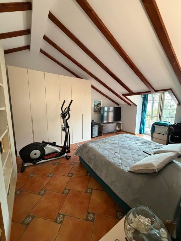Villa su due piani in vendita a Qerret