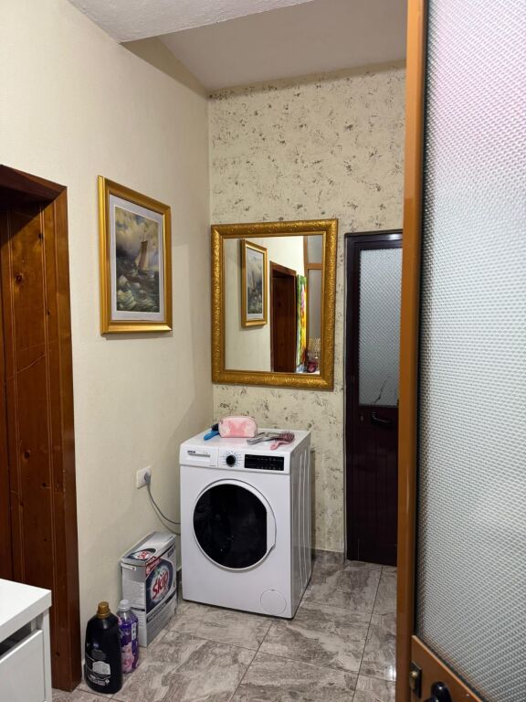 APARTAMENT 1+1. 40000 LEKE.ISH PARKU I AUTOBUZAVE