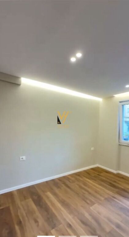UFFICIO 30 M2 IN AFFITTO VICINO AL LICEO, VIA ELBASAN 40.000 LEKE