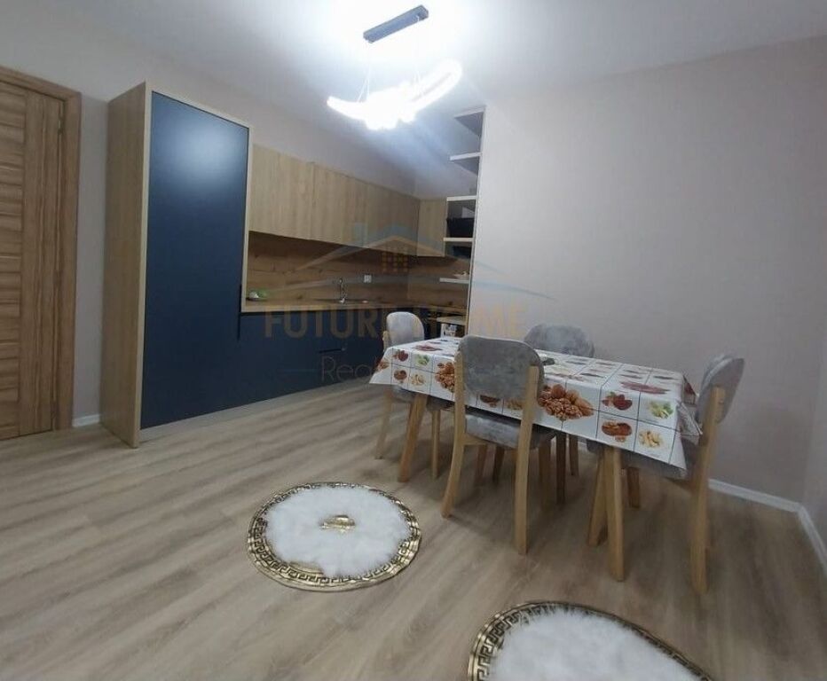 Qera, Apartament 2+1+2+Post Parkimi, Rruga 5-Maji, Tirane.