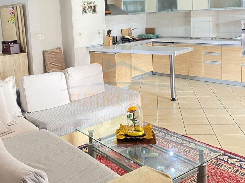 In vendita, Appartamento 2+1 + Veranda, Unaza e Re