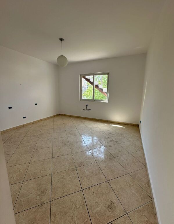 VILLA IN AFFITTO SU 3 PIANI COMUNE DI PARISIT 2.500 EURO FH-69973