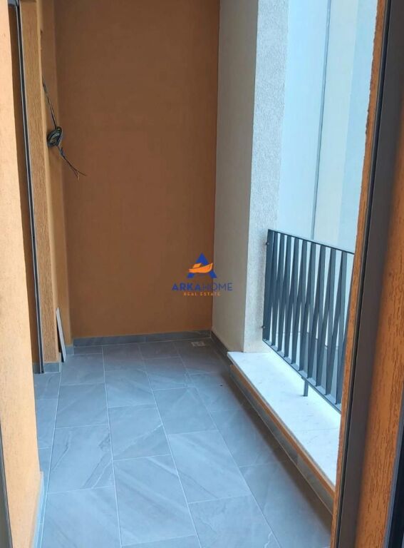 LOCALE COMMERCIALE IN AFFITTO 66M2 "RR. KONGRESI MANASTIRIT, COMPLESSO ZIRKON" 55.000 LEKE (TRATTABILE)