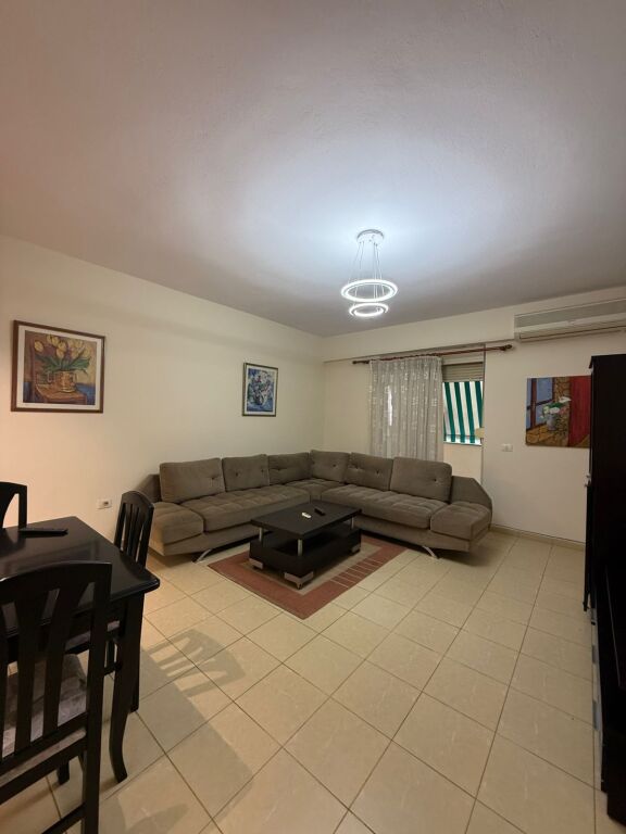Apartament 1+1 me qera tek Rruga e Barrikadave
